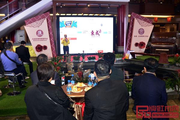 東成定制事業(yè)部負(fù)責(zé)人張展鵬在分享中分析了“東成定制”的核心優(yōu)勢(shì)