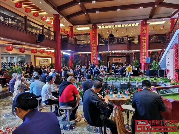 東成紅木設(shè)計(jì)師聯(lián)盟啟動(dòng)會(huì)現(xiàn)場(chǎng)