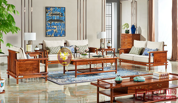 匠王紅木新中式產(chǎn)品《傳承沙發(fā)》榮獲“匠心最美紅木新品金獎”