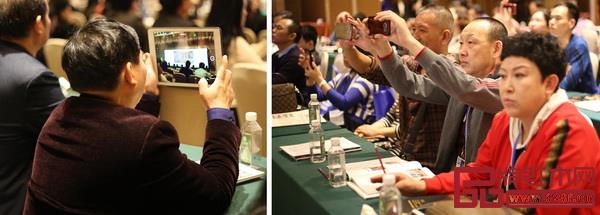 現(xiàn)場(chǎng)經(jīng)銷商紛紛用手機(jī)記錄專家講座的精彩內(nèi)容 現(xiàn)場(chǎng)經(jīng)銷商紛紛用手機(jī)記錄專家講座的精彩內(nèi)容