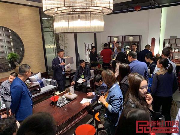 豪族旺家紅木展位現(xiàn)場人氣火爆