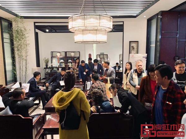 豪族旺家紅木展位現(xiàn)場人氣火爆