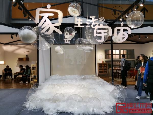 拾°平行空間展、當(dāng)代家居潮流觀念展、國民生活時光館等給參觀的人們帶來不一樣的生活設(shè)計體驗