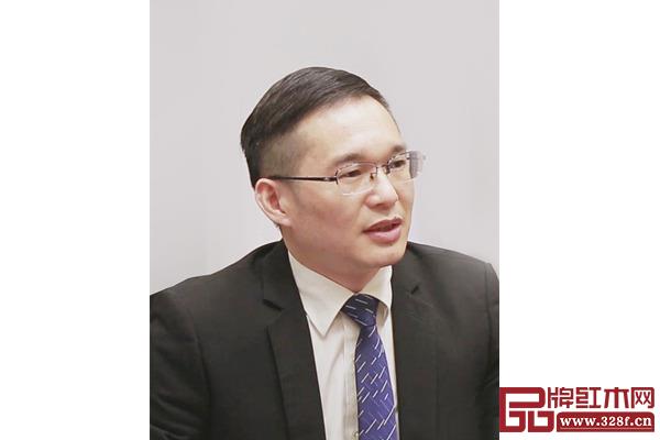 雅宋紅木總經(jīng)理石擁軍 雅宋紅木總經(jīng)理石擁軍