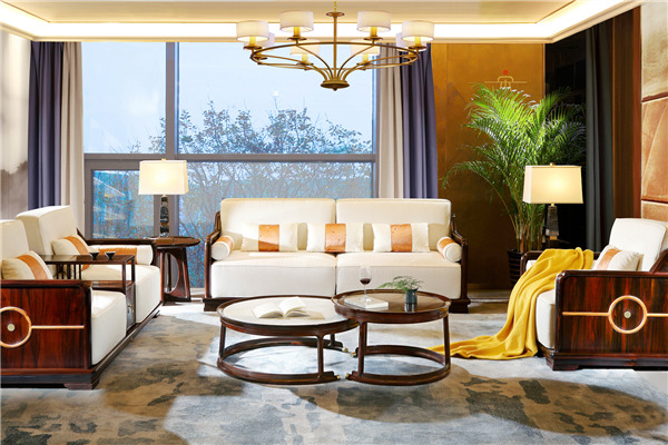 東成紅木：“百萬店”與“家族印記”是怎么煉成的？