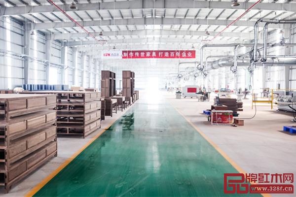 質(zhì)造是推動(dòng)紅木行業(yè)做大做強(qiáng)的客觀需求(國(guó)壽紅木供圖) 質(zhì)造是推動(dòng)紅木行業(yè)做大做強(qiáng)的客觀需求(國(guó)壽紅木供圖)