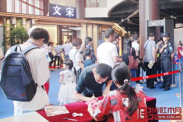 中山紅博會(huì)、新中式紅木家具展、全國(guó)品牌紅木家具經(jīng)銷商大會(huì)等展會(huì)平臺(tái)吸引全國(guó)客商聚焦 中山紅博會(huì)、新中式紅木家具展、全國(guó)品牌紅木家具經(jīng)銷商大會(huì)等展會(huì)平臺(tái)吸引全國(guó)客商聚焦