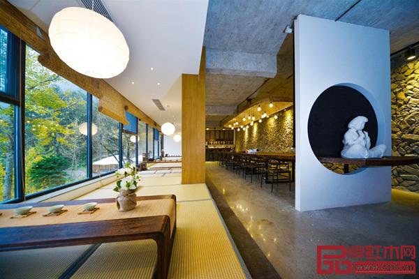 現(xiàn)在社會(huì)已經(jīng)進(jìn)入服務(wù)經(jīng)濟(jì)、體驗(yàn)經(jīng)濟(jì)時(shí)代，要以文化營銷、場(chǎng)景營銷、設(shè)計(jì)師圈層營銷為運(yùn)營驅(qū)動(dòng)系統(tǒng)