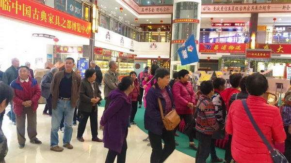 10多支旅游團(tuán)游新會(huì)3A景區(qū) 體驗(yàn)“廣作”紅木家具魅力