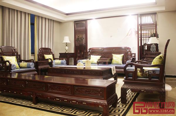 《六合同春沙發(fā)》 《六合同春沙發(fā)》