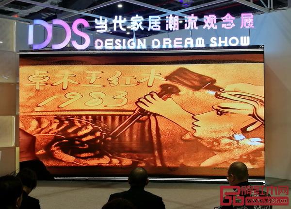 《大美卓木王》沙畫表演 《大美卓木王》沙畫表演