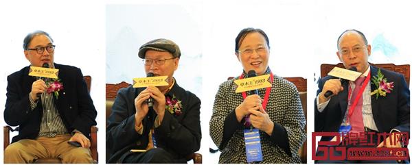 林振中(左一)、彭亮(左二)、王旭(右二)、陳寶光(右一)針對中式生活進(jìn)行探討 林振中(左一)、彭亮(左二)、王旭(右二)、陳寶光(右一)針對中式生活進(jìn)行探討