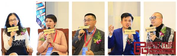 宋薇(左一)、張仲鳳(左二)、唐人(中)、林偉華(右二)、杜長江(右一)圍繞卓木王的發(fā)展展開討論 宋薇(左一)、張仲鳳(左二)、唐人(中)、林偉華(右二)、杜長江(右一)圍繞卓木王的發(fā)展展開討論