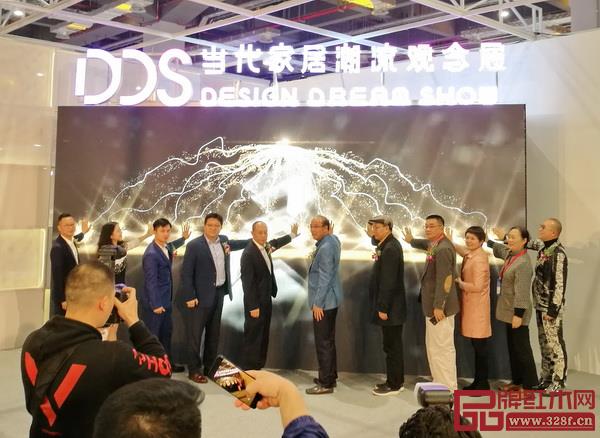 一眾領(lǐng)導(dǎo)、嘉賓正式啟動卓木王設(shè)計師落地平臺招募 一眾領(lǐng)導(dǎo)、嘉賓正式啟動卓木王設(shè)計師落地平臺招募