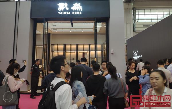 戴為在深圳家具展期間,展館人氣持續(xù)爆棚 戴為在深圳家具展期間,展館人氣持續(xù)爆棚