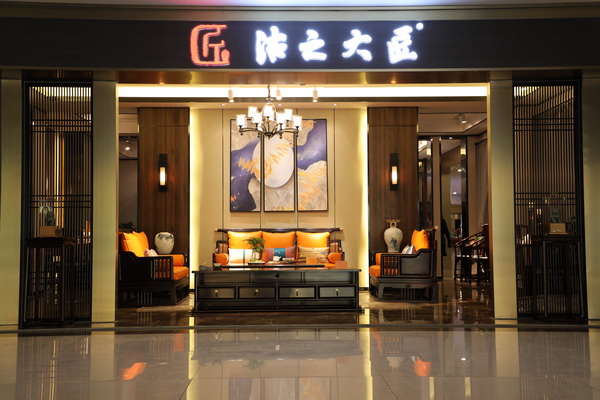 越風(fēng)《東方傳承沙發(fā)》與素雅簡潔的中式空間相得益彰，一起營造出一幅文人畫卷