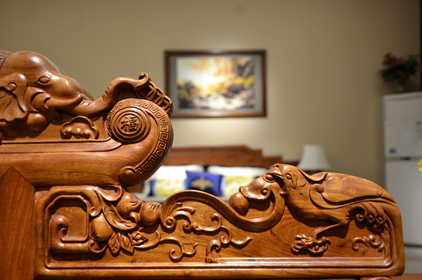 名典紅木深耕紅木行業(yè)二十余年，深諳品牌發(fā)展不能打“價(jià)格戰(zhàn)”?