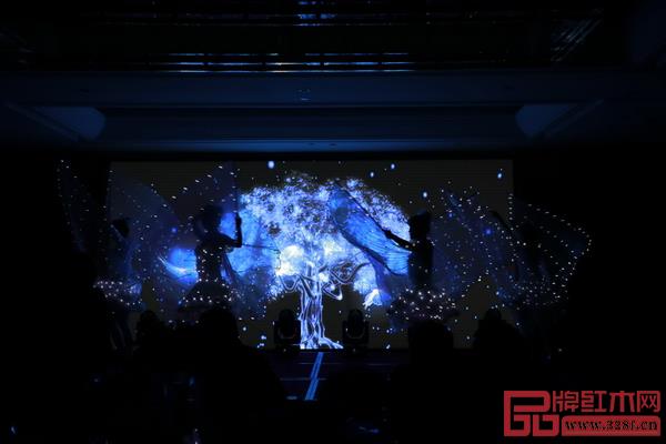 蝶舞鶯歌、齊天大圣等精彩演出掀起了恒達(dá)木業(yè)2019新品發(fā)布會(huì)答謝晚宴的一波波高潮 蝶舞鶯歌、齊天大圣等精彩演出掀起了恒達(dá)木業(yè)2019新品發(fā)布會(huì)答謝晚宴的一波波高潮