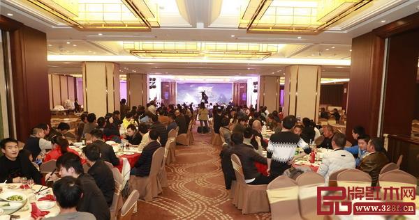 恒達(dá)木業(yè)2019新品發(fā)布會(huì)答謝晚宴溫情啟幕 恒達(dá)木業(yè)2019新品發(fā)布會(huì)答謝晚宴溫情啟幕