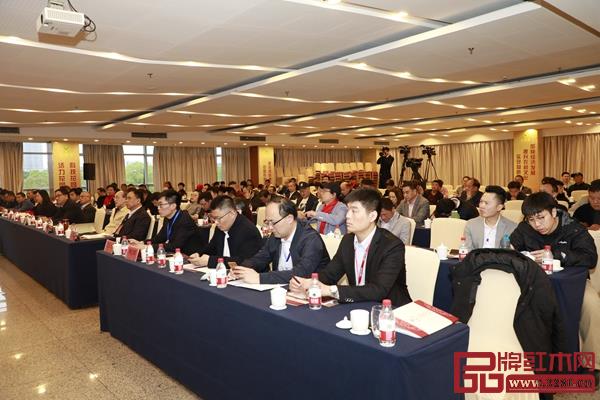 “刀木春秋 花園鑄就”紅木高峰論壇在花園大廈隆重舉行 “刀木春秋 花園鑄就”紅木高峰論壇在花園大廈隆重舉行