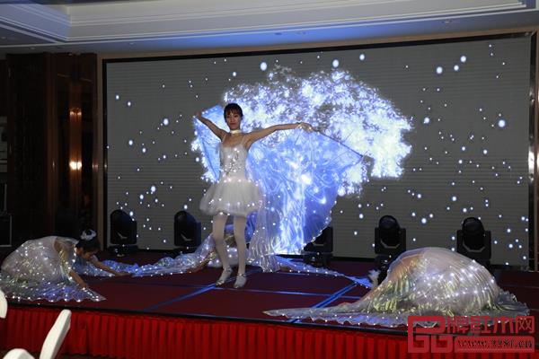 恒達(dá)木業(yè)2019新品發(fā)布會的圓滿收官開啟嶄新的2019新征程 恒達(dá)木業(yè)2019新品發(fā)布會的圓滿收官開啟嶄新的2019新征程