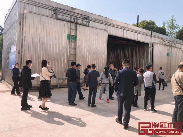 經(jīng)銷商參觀漢府家具生產(chǎn)制造基地 經(jīng)銷商參觀漢府家具生產(chǎn)制造基地