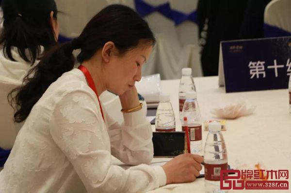 邵龍導(dǎo)師為漢府家具經(jīng)銷商帶來一場主題為“專賣店贏利思維”的培訓(xùn)課 邵龍導(dǎo)師為漢府家具經(jīng)銷商帶來一場主題為“專賣店贏利思維”的培訓(xùn)課