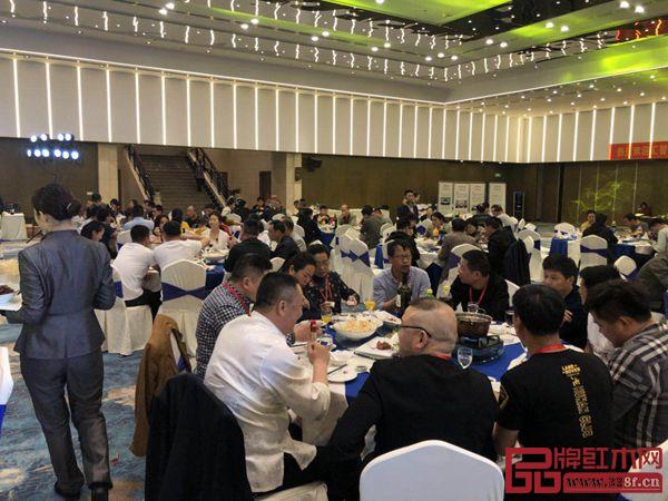 漢府家具將與廣大經(jīng)銷商攜手并進(jìn),共同開創(chuàng)2019新輝煌 漢府家具將與廣大經(jīng)銷商攜手并進(jìn),共同開創(chuàng)2019新輝煌