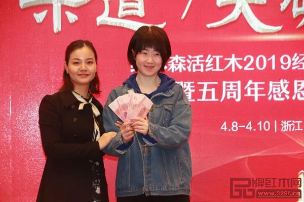 純本森活活動現(xiàn)場現(xiàn)金福利互動，熱鬧非凡