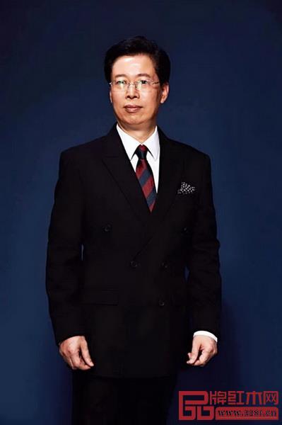 深圳家具研究開發(fā)院院長、南京林業(yè)大學家具與工業(yè)設(shè)計學院教授、博士生導師許柏鳴 深圳家具研究開發(fā)院院長、南京林業(yè)大學家具與工業(yè)設(shè)計學院教授、博士生導師許柏鳴