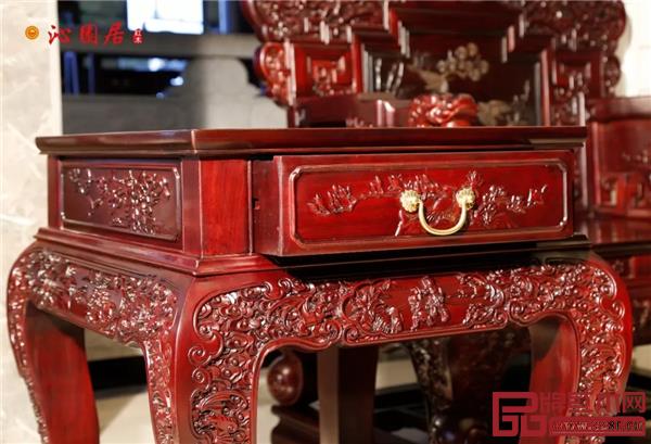 沁園居?xùn)|非酸枝《百子千孫沙發(fā)》細(xì)節(jié)圖 沁園居?xùn)|非酸枝《百子千孫沙發(fā)》細(xì)節(jié)圖