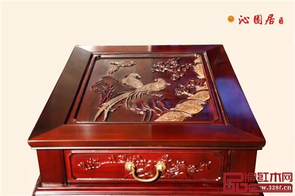 沁園居?xùn)|非酸枝《百子千孫沙發(fā)》細(xì)節(jié)圖 沁園居?xùn)|非酸枝《百子千孫沙發(fā)》細(xì)節(jié)圖