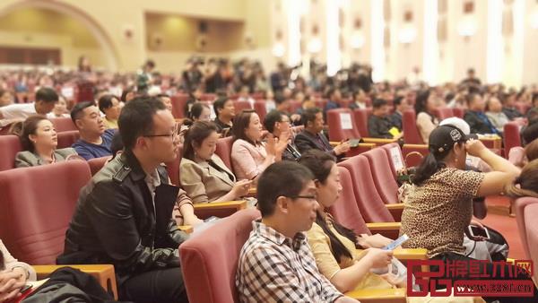 北京大學300余名學生在現(xiàn)場觀影 北京大學300余名學生在現(xiàn)場觀影