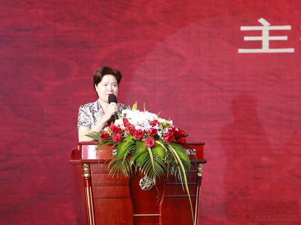 東陽市政協(xié)主席卜亞男主持首屆中國(guó)紅木家具展覽會(huì)開幕式 東陽市政協(xié)主席卜亞男主持首屆中國(guó)紅木家具展覽會(huì)開幕式