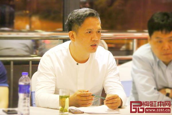  福建仙游清河山房總經(jīng)理張劍偉在會(huì)上發(fā)言