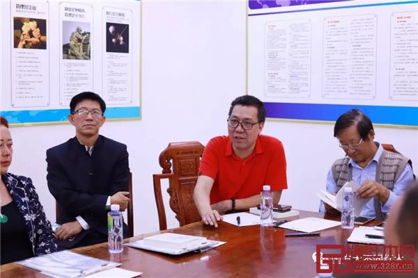 “五四百年”詩歌賞析會現(xiàn)場，大家暢所欲言