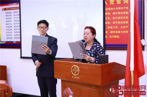 《青年，青年》朗誦者：秋峰、張紅