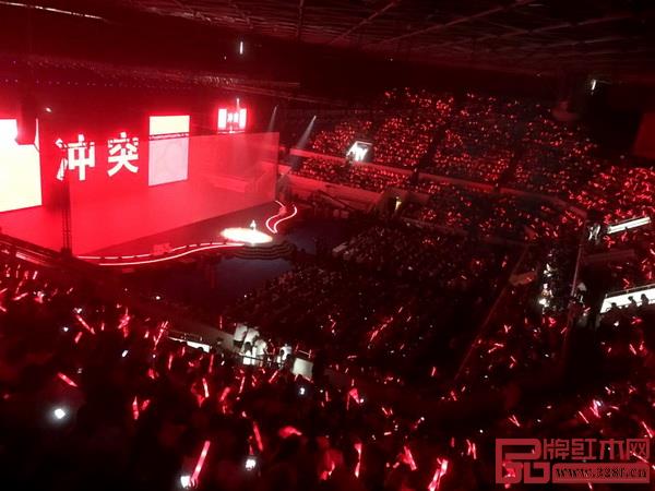 葉茂中演講會吸引上萬人參與,沖突理論正影響著中國8000萬營銷人 葉茂中演講會吸引上萬人參與,沖突理論正影響著中國8000萬營銷人