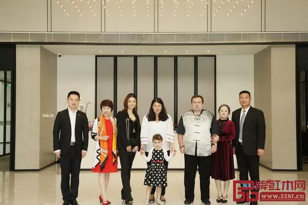 戴為品牌生活美學(xué)館吸引了保加利亞國際友人的造訪和參觀