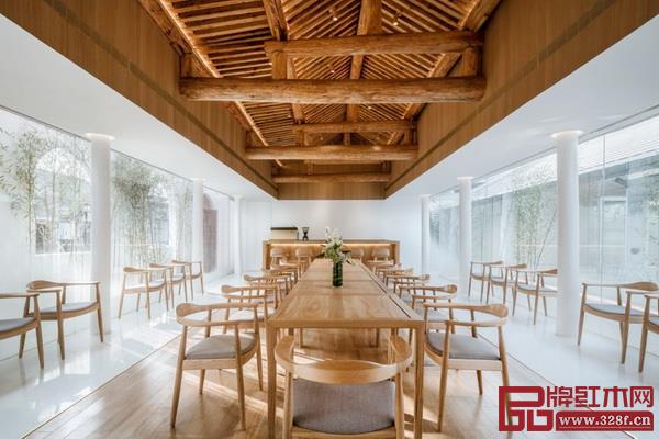 “疊院兒”最難能可貴的一點(diǎn)是重新梳理了新與舊、內(nèi)與外、人工與自然的關(guān)系 “疊院兒”最難能可貴的一點(diǎn)是重新梳理了新與舊、內(nèi)與外、人工與自然的關(guān)系