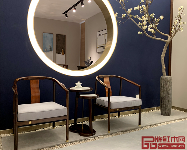 雅晟紅木·檀一聚焦輕奢新中式定位(圖攝自:南通百安誼家進(jìn)口館檀一店) 雅晟紅木·檀一聚焦輕奢新中式定位(圖攝自:南通百安誼家進(jìn)口館檀一店)