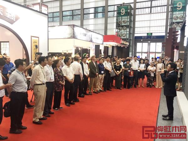 泰和園《梅蘭竹菊》系列紫檀家具全球首發(fā)儀式現(xiàn)場(chǎng) 泰和園《梅蘭竹菊》系列紫檀家具全球首發(fā)儀式現(xiàn)場(chǎng)