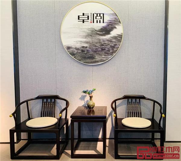 卓閱《黑酸枝休閑椅》 卓閱《黑酸枝休閑椅》