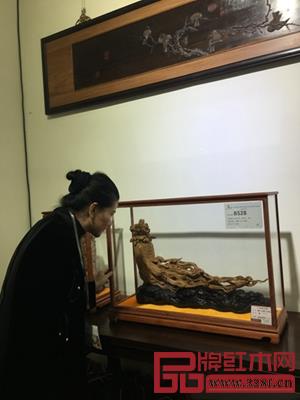 客戶觀賞國方展品 客戶觀賞國方展品