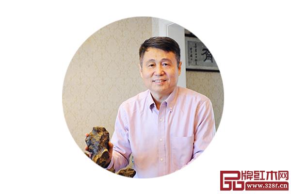 張輝 全聯(lián)藝術(shù)紅木家具專業(yè)委員會專家顧問、明清家具研究學(xué)者