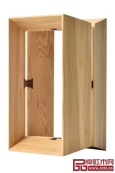 日本新生代設(shè)計(jì)師大進(jìn)口的蝴蝶榫“組凳”作品 日本新生代設(shè)計(jì)師大進(jìn)口的蝴蝶榫“組凳”作品