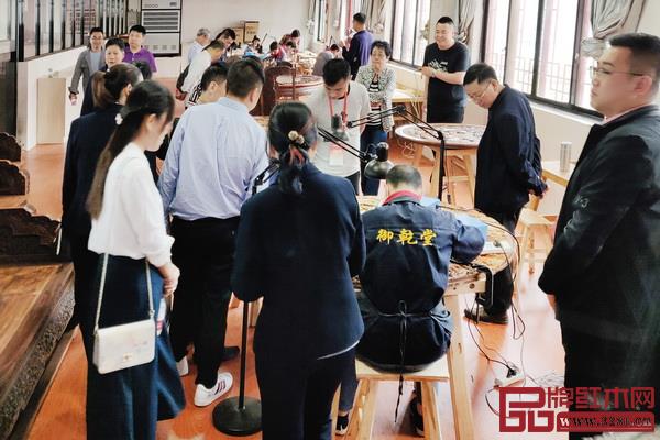 御乾堂紅木 全國各地經(jīng)銷商參觀御乾堂紅木展廳與工廠,深入了解其品牌實力 御乾堂紅木 全國各地經(jīng)銷商參觀御乾堂紅木展廳與工廠,深入了解其品牌實力