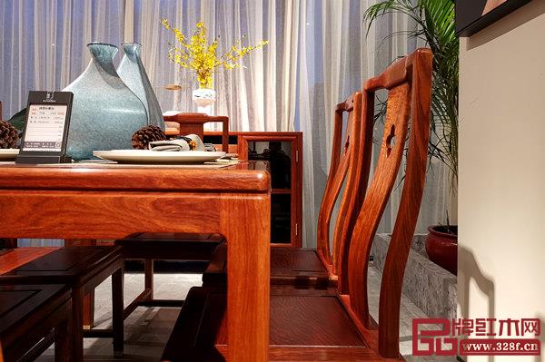 墨+新中式，為現(xiàn)代人們奉獻(xiàn)愛與美好的家居之禮