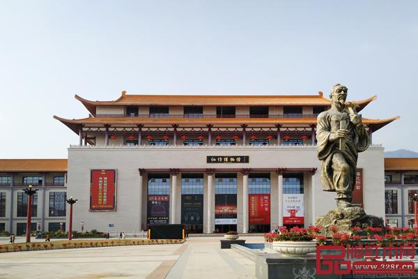 被喻為紅木家具市場的風向標的紅木產區(qū)仙游，在近幾年來的發(fā)展中，經歷了成長之痛