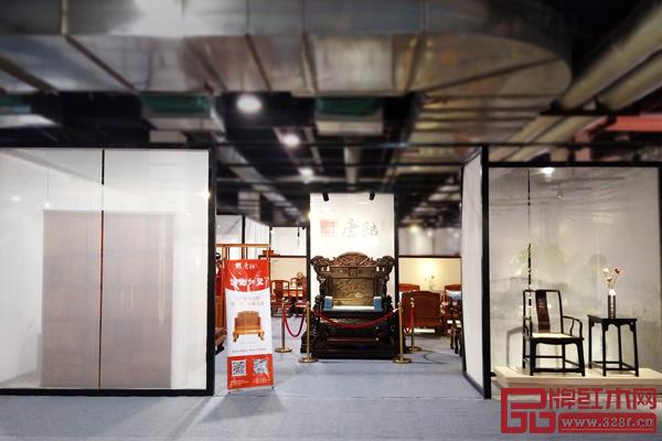 福建仙游縣現有古典工藝家具生產企業(yè) 4000 多家，涌現出一批品牌企業(yè)